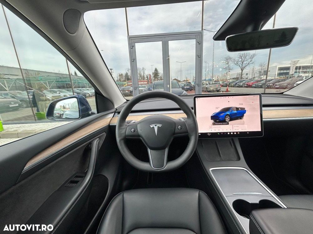 Tesla Model Y Long Range Dual Motor AWD - 11