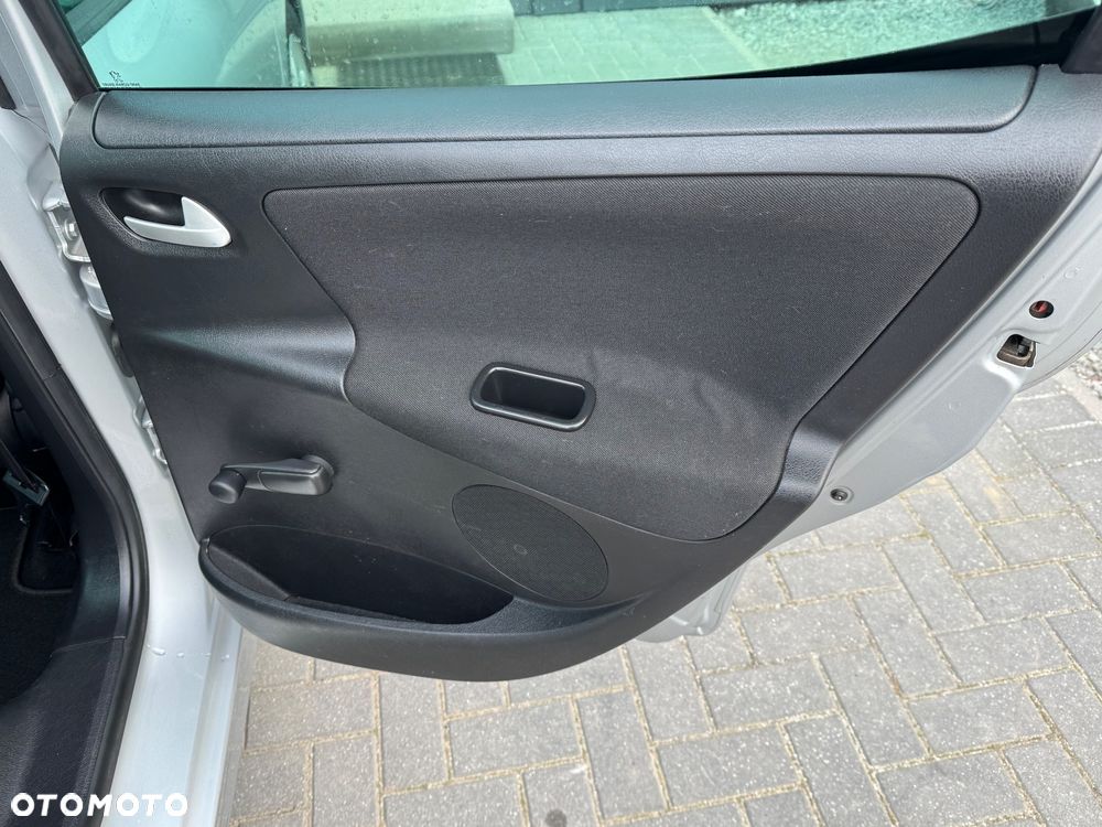 Peugeot 207 95 VTi Urban Style - 25