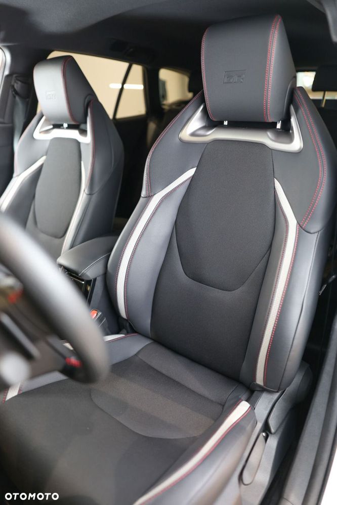 Toyota Corolla 2.0 Hybrid GR Sport Dynamic - 8