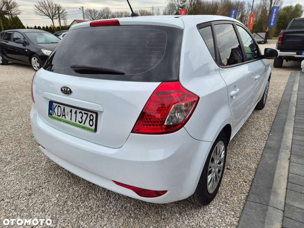 Kia Ceed - 9