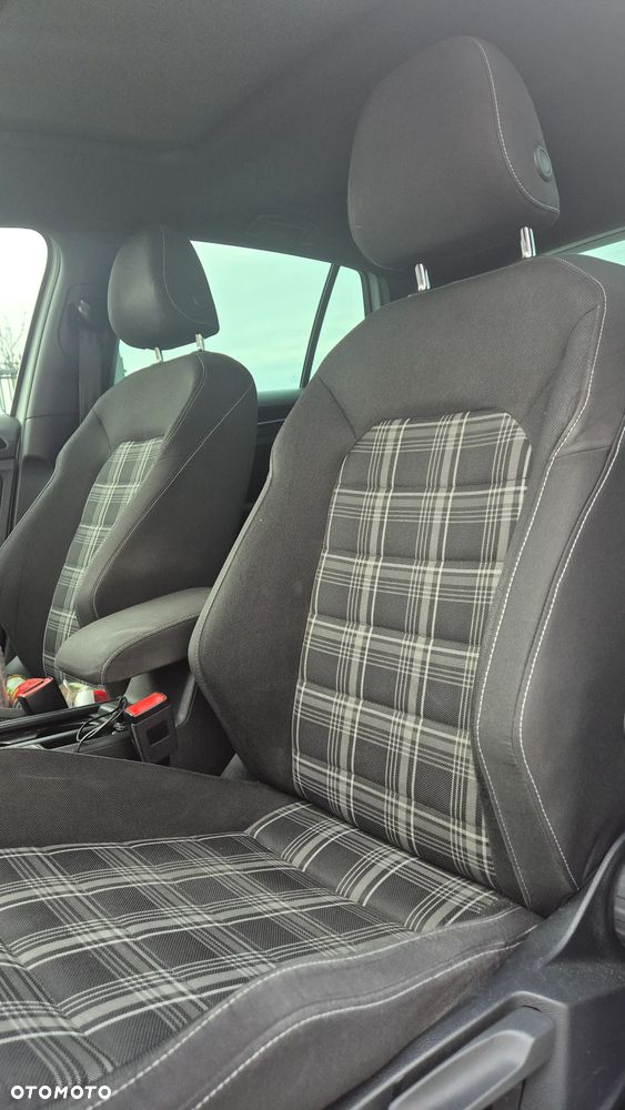 Volkswagen Golf - 12