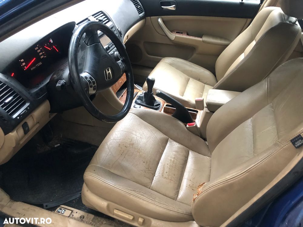 Dezmembrez Honda Accord 7 albastru 2,4 benzina - 9