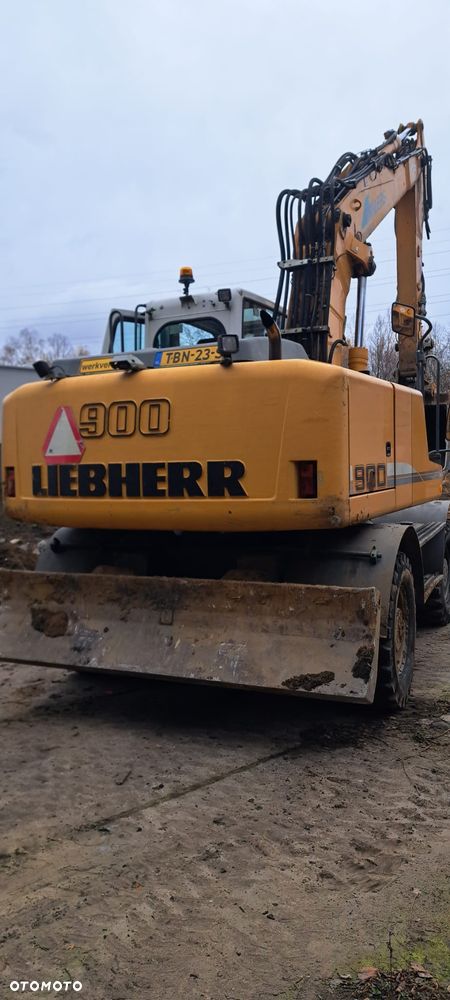 Liebherr 900 - 2