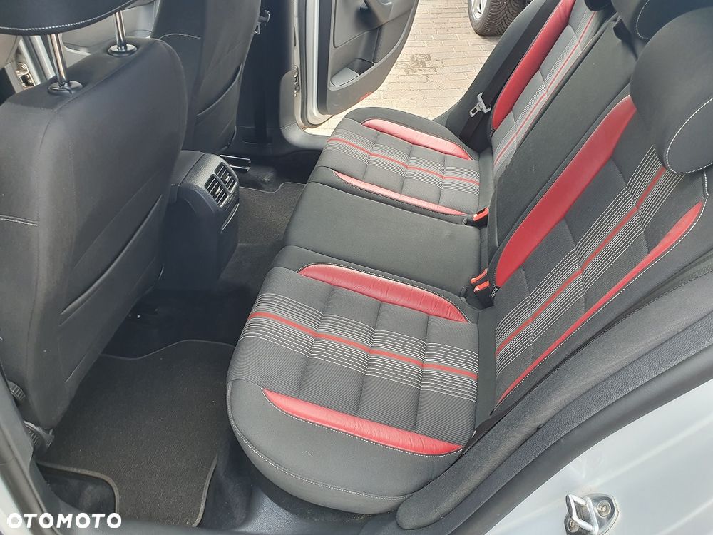Volkswagen Golf 1.6 TDI DPF MATCH - 14