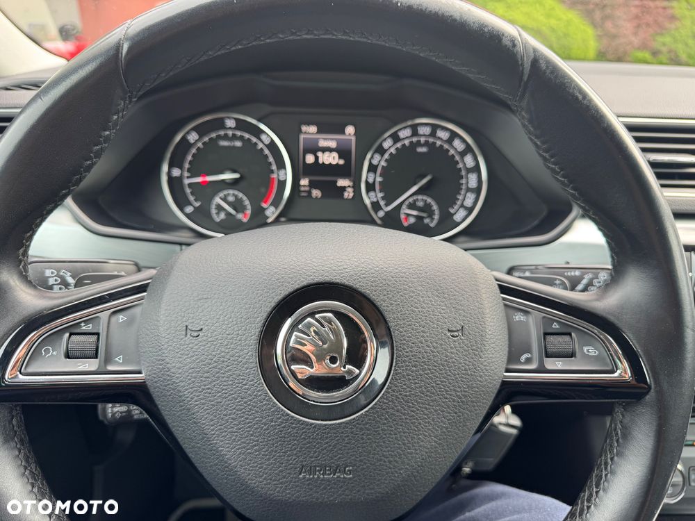 Skoda Superb 2.0 TDI DSG Ambition - 28