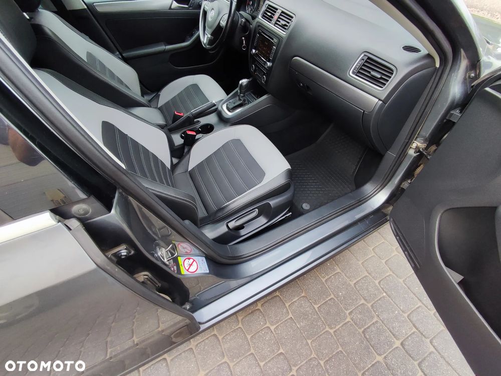 Volkswagen Jetta 2.0 TDI Highline DSG - 25