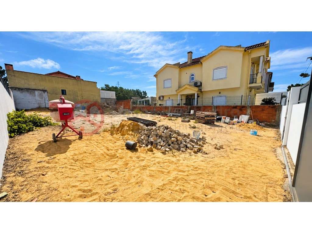 Terreno com área total de 350m² em Fernão Ferro - Grande imagem: 3/4