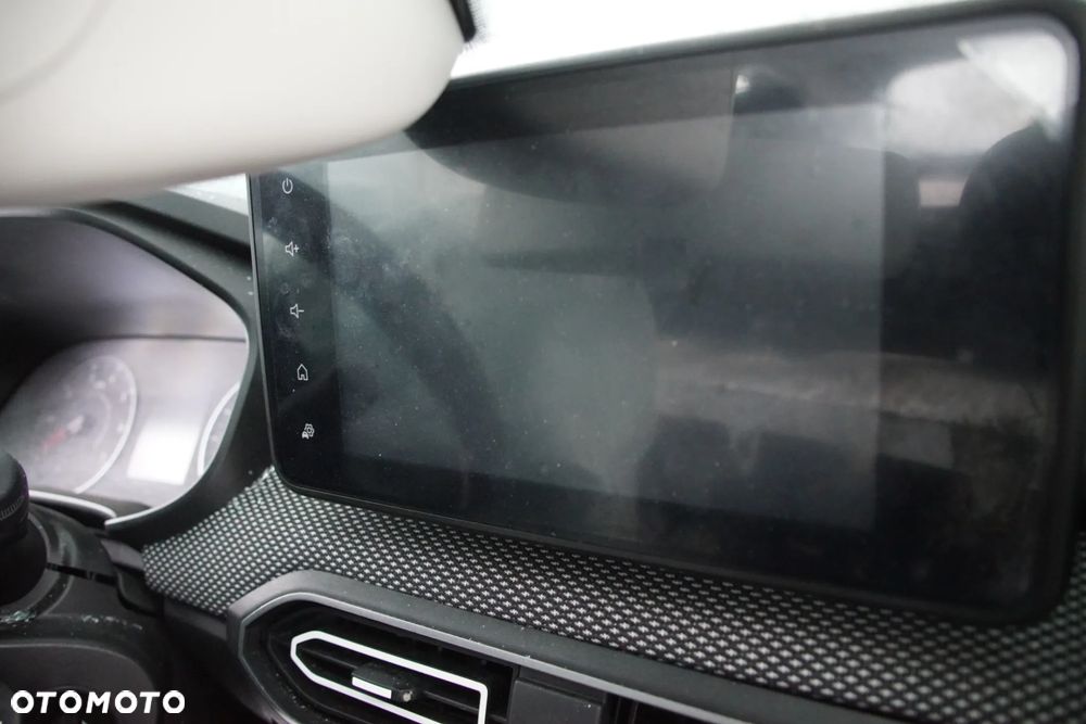 Auto na części - Dacia Sandero III Lift 1.0 TCE 91 KM H4D470 OV369 2024R Silnik Skrzynia Drzwi Błotnik Klapa Zderzak Lampa Lusterko Szyba Deska Kokpit Sterownik Moduł Czujnik Licznik Wyświetlacz Panel Kierownica - 10