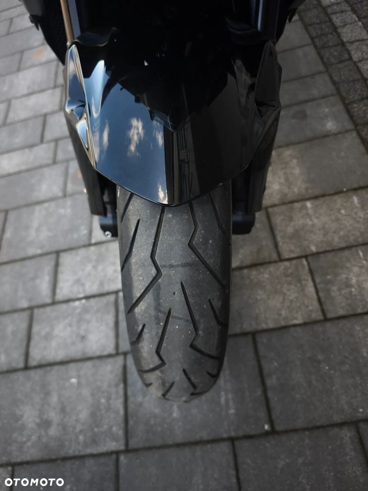Kawasaki H2 - 23