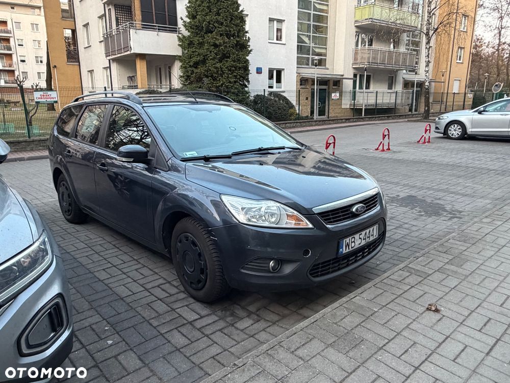 Ford Focus 1.6 Ambiente - 1