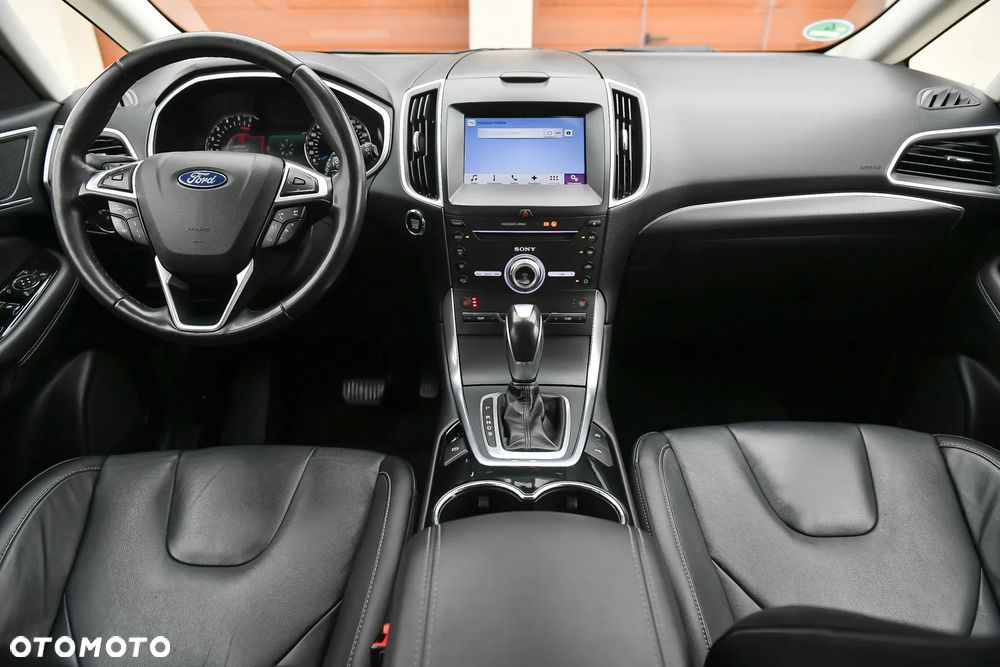 Ford S-Max 2.0 TDCi 4WD Titanium PowerShift - 24