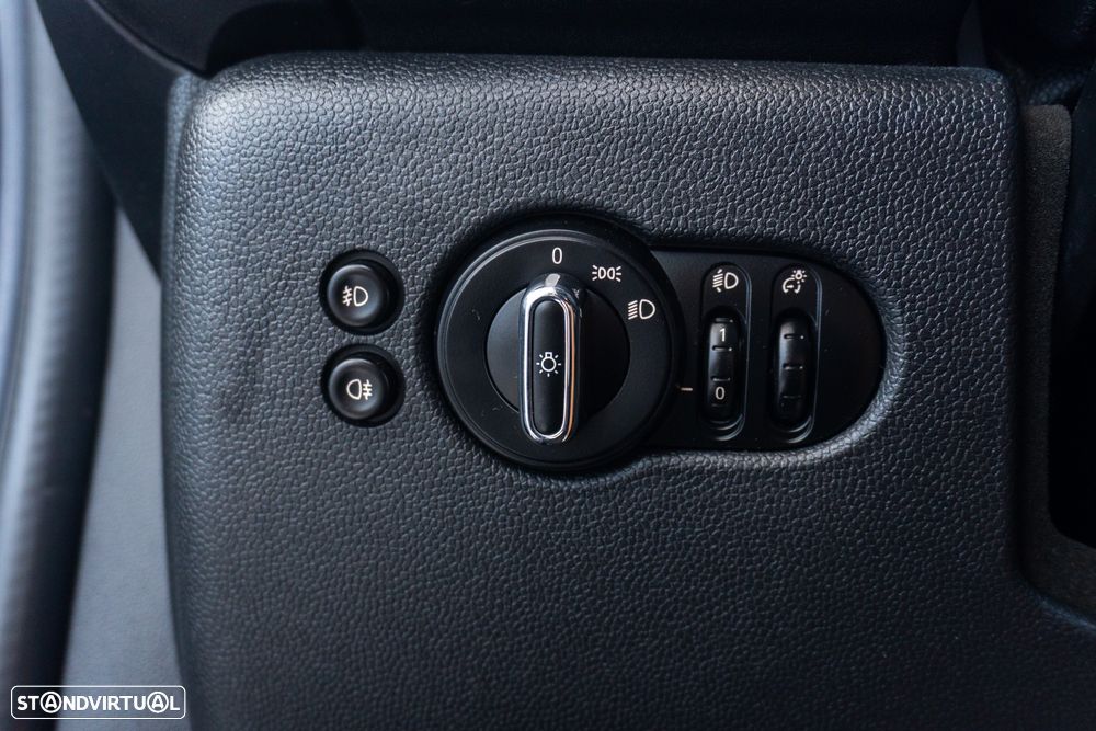 MINI 3 Portas One D - 13