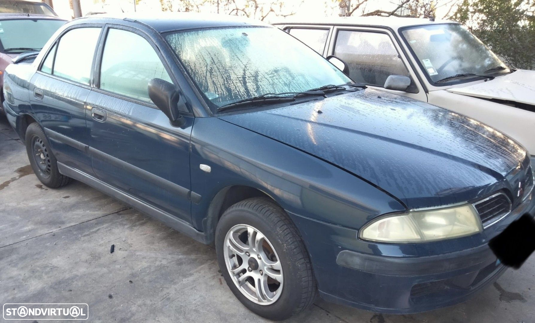 Mitsubishi Carisma  1.9 TD de 2000 disponível para peças - 2