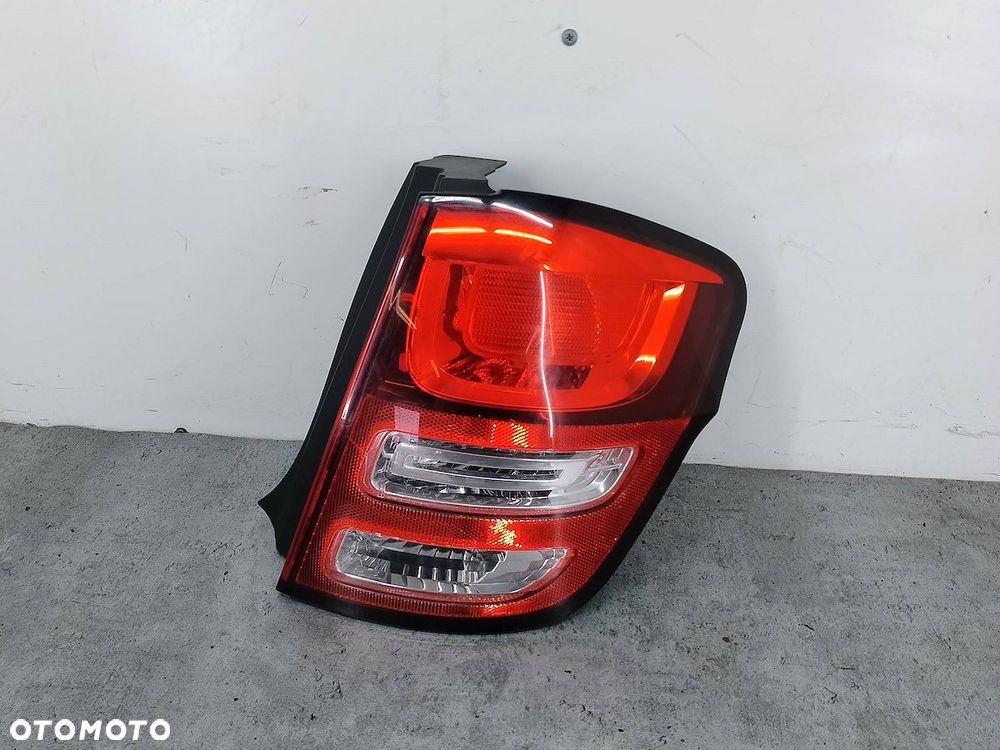 LAMPA TYLNA PRAWA CITROEN C3 II 9673805280 HATCHBACK - 1