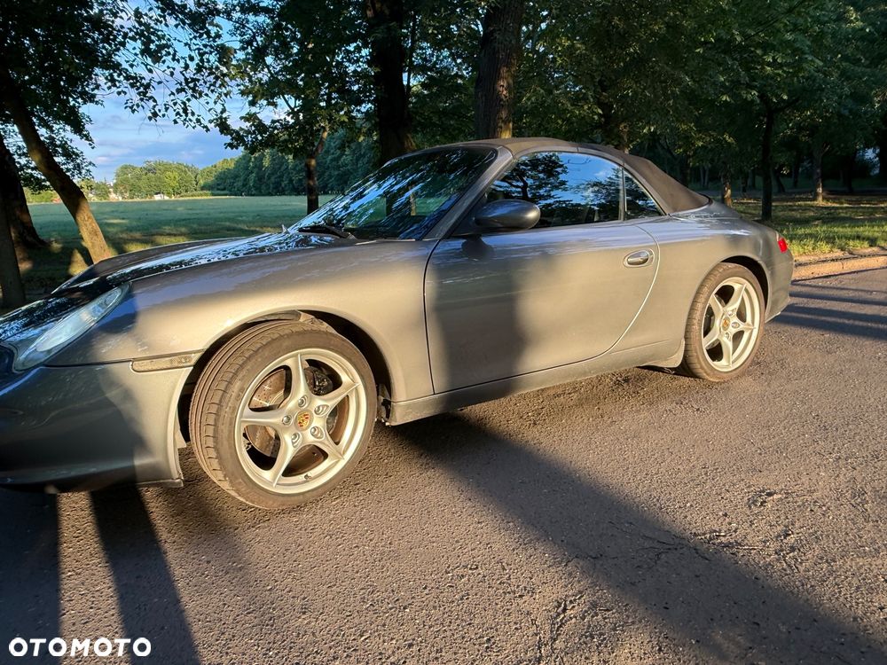 Porsche 911 Carrera - 2