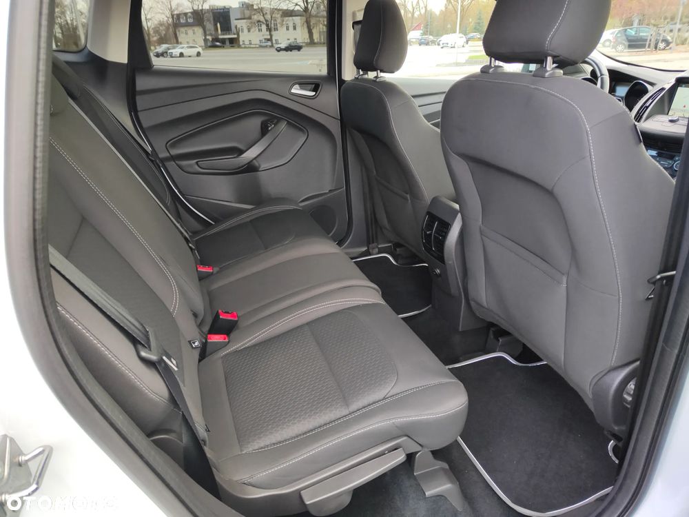 Ford Kuga 2.0 TDCi 2x4 Titanium - 8