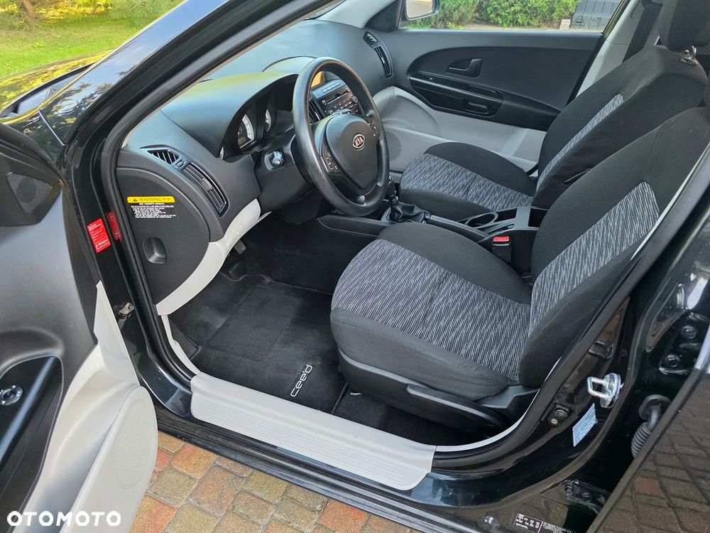 Kia Ceed 1.4 Comfort + - 12