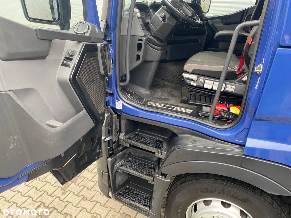 Renault T440 SLEEPER CAB / STANDARD - 25