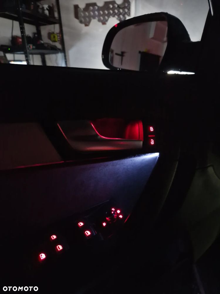 Audi A3 Sportback 1.6 TDI DPF Ambiente - 27