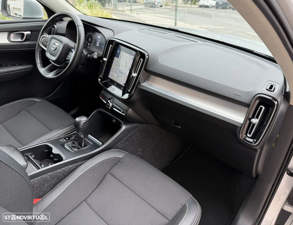 Volvo XC 40 1.5 T3 Momentum Tech Edition - 19