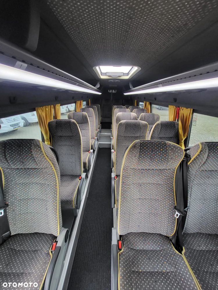 Volkswagen Crafter 24 - miejsca + 3 stojące - 15