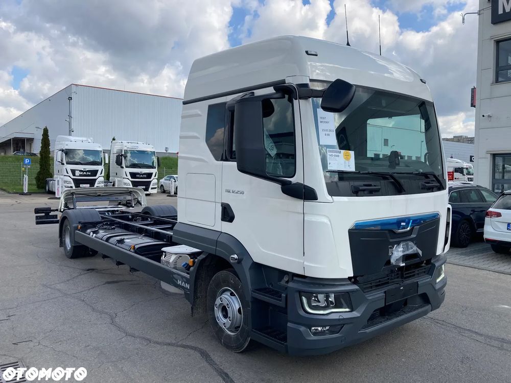 MAN MAN TGL 12.250 4X2 BL CH - 15
