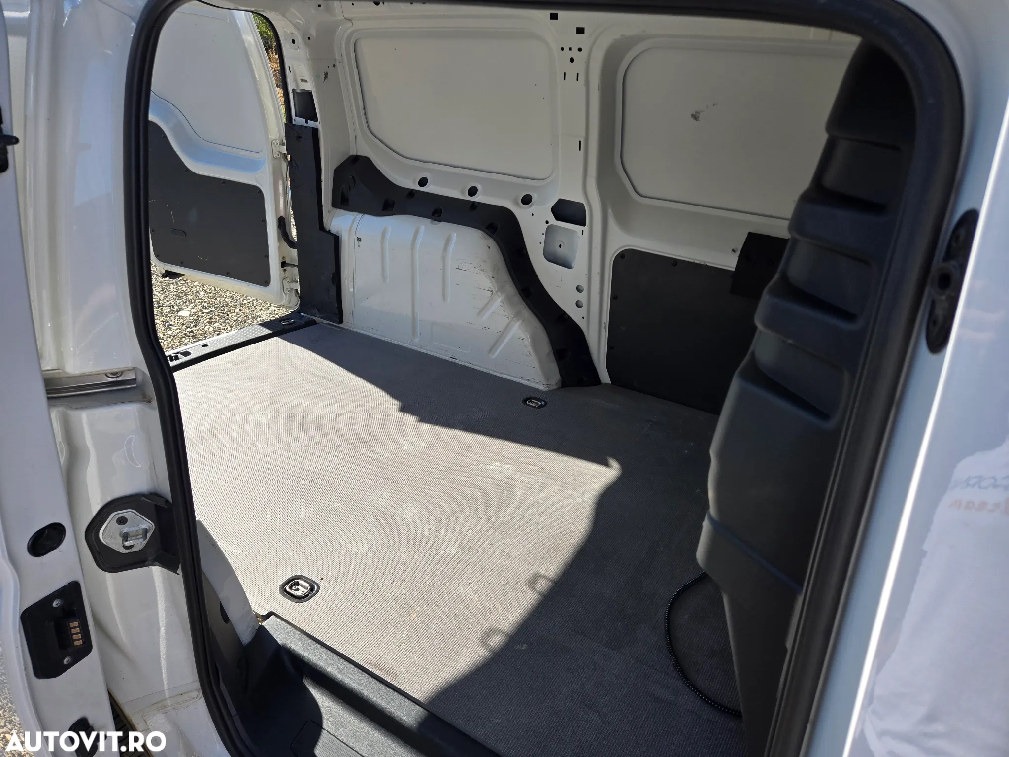 Volkswagen Caddy Maxi 2.0 TDI 90 kW DSG - 15
