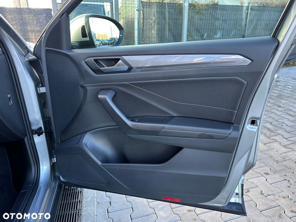 Volkswagen T-Roc - 18