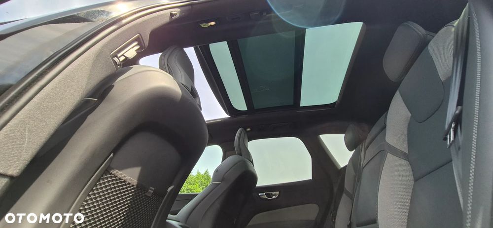 Volvo XC 60 T8 Plug-In Hybrid AWD R-Design - 25