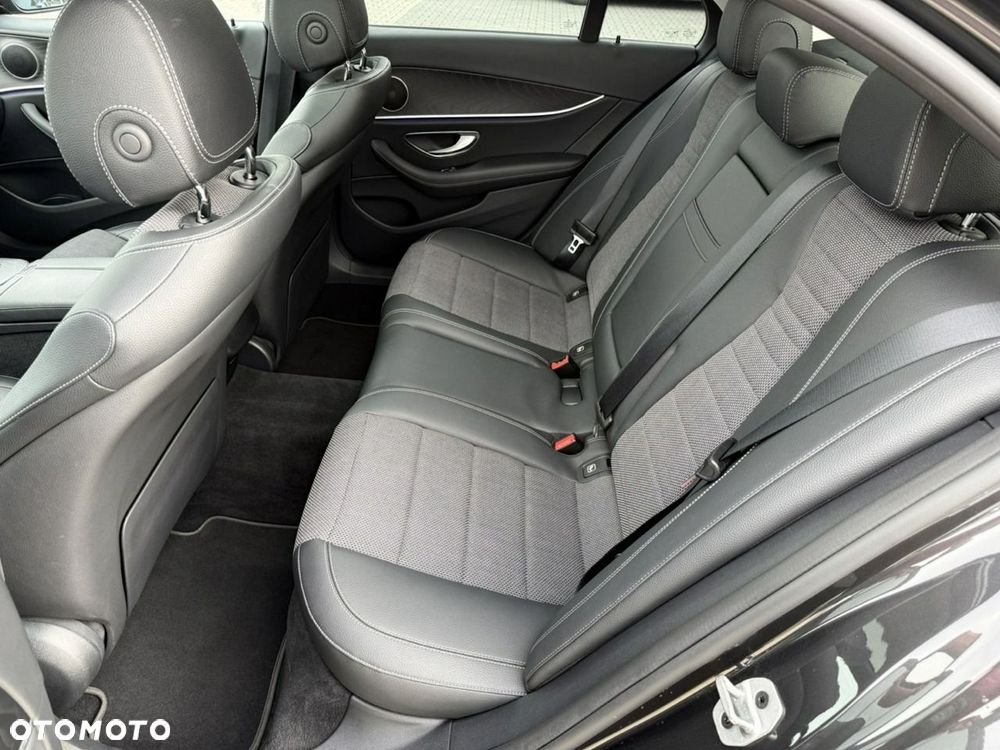 Mercedes-Benz Klasa E 400 d 4Matic 9G-TRONIC AMG Line - 32