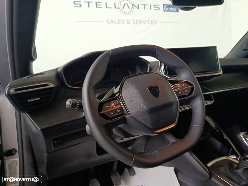 Peugeot 2008 1.2 PureTech Style - 12