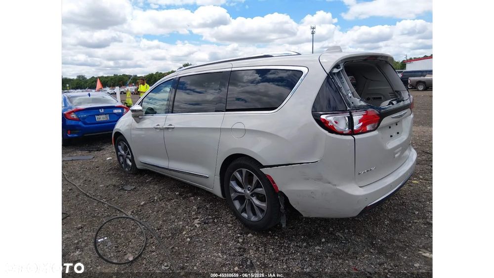 Chrysler Pacifica - 6