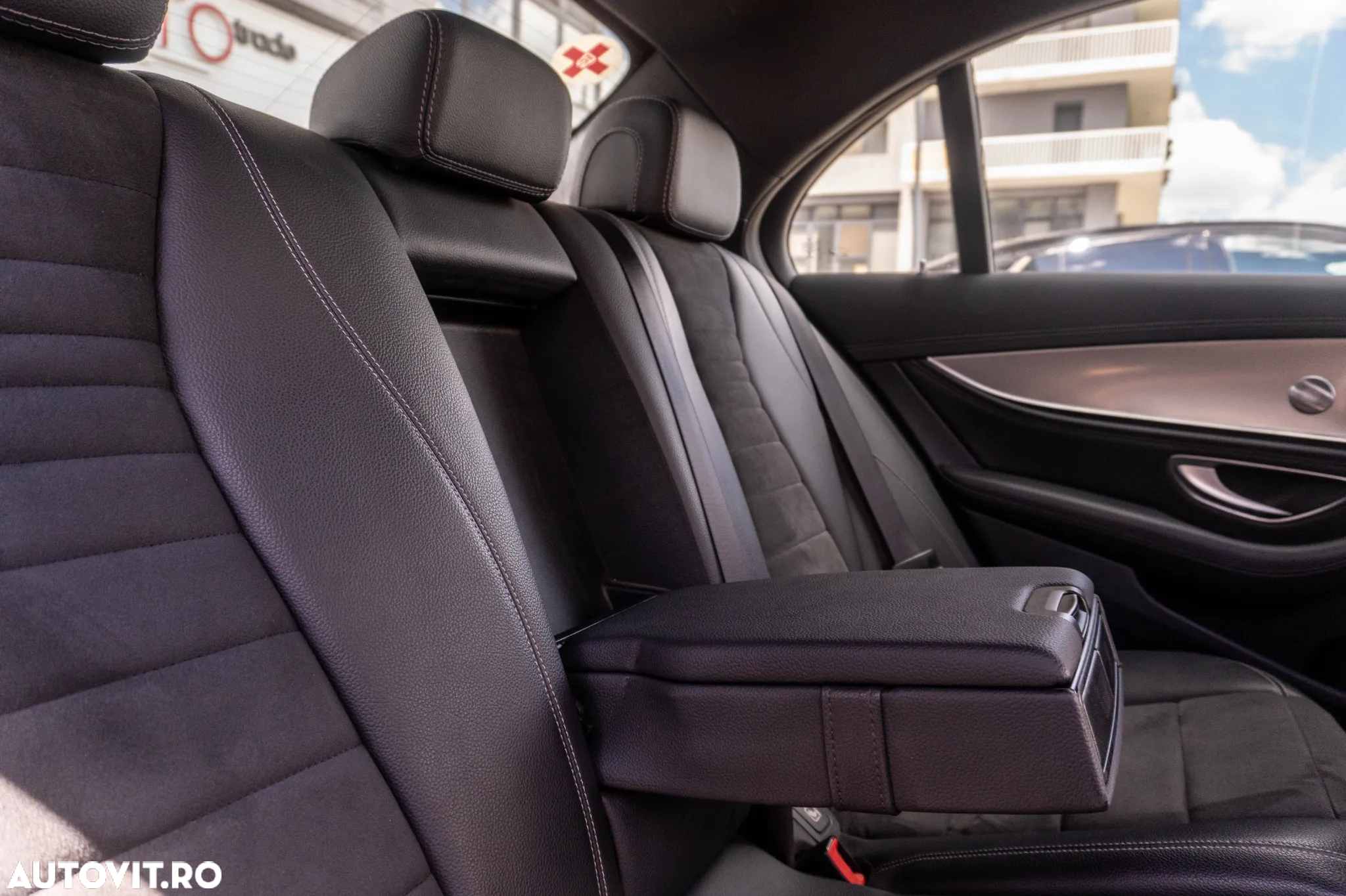 Mercedes-Benz E 300 d Aut. - 36