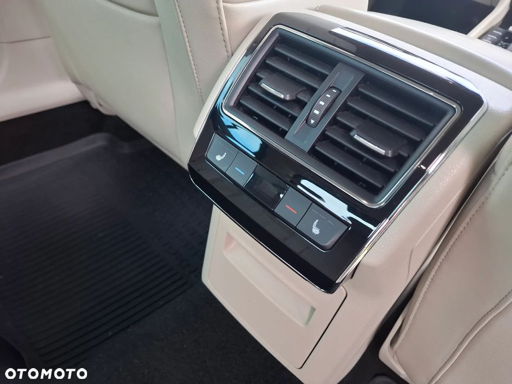 Skoda Superb 2.0 TDI L&K DSG - 11