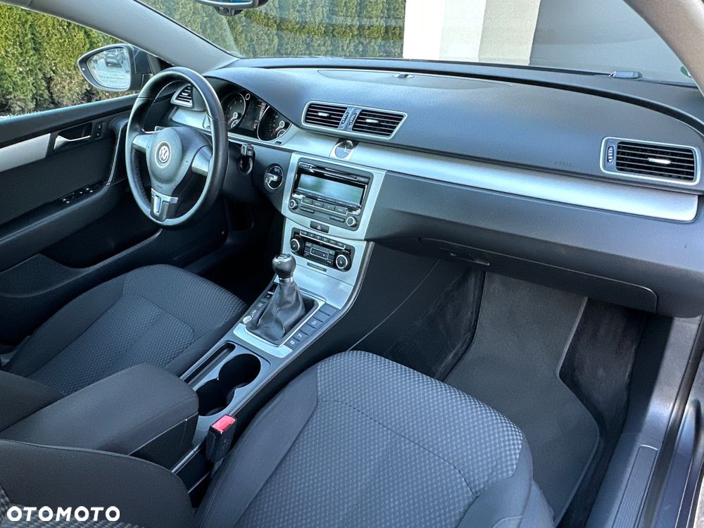Volkswagen Passat - 25