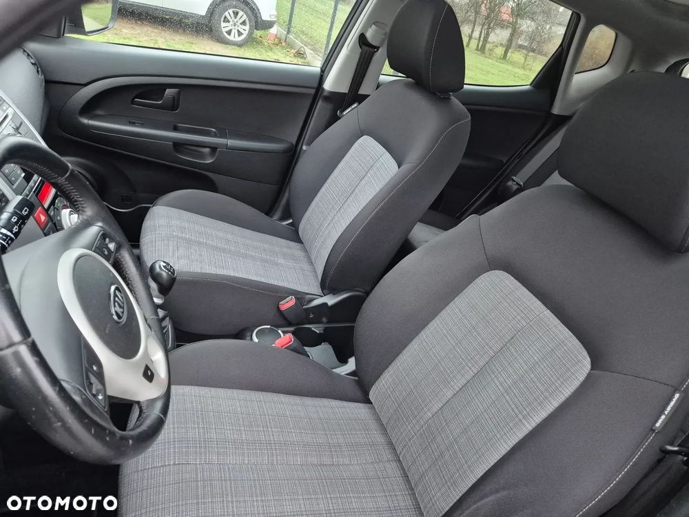Kia Venga 1.4 CVVT Black Collection - 11