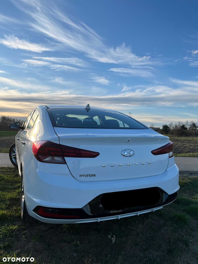 Hyundai Elantra - 3