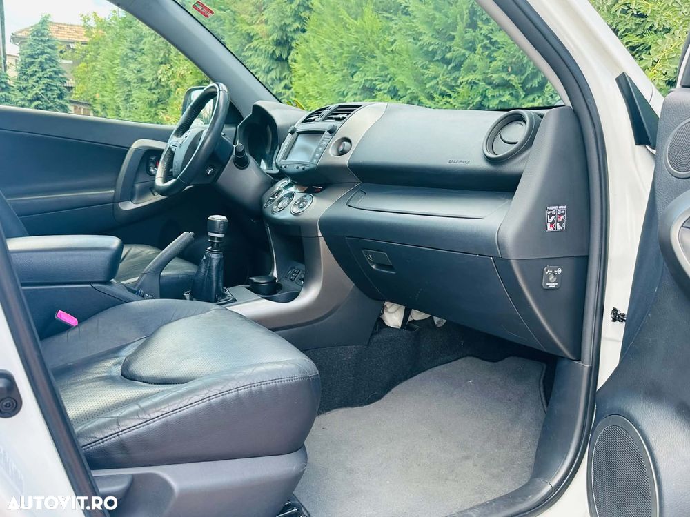 Toyota RAV4 2.2 D-4D 4x4 Executive - 8