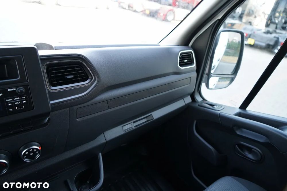Renault MASTER / BLASZAK / FURGON / 2023 - 29