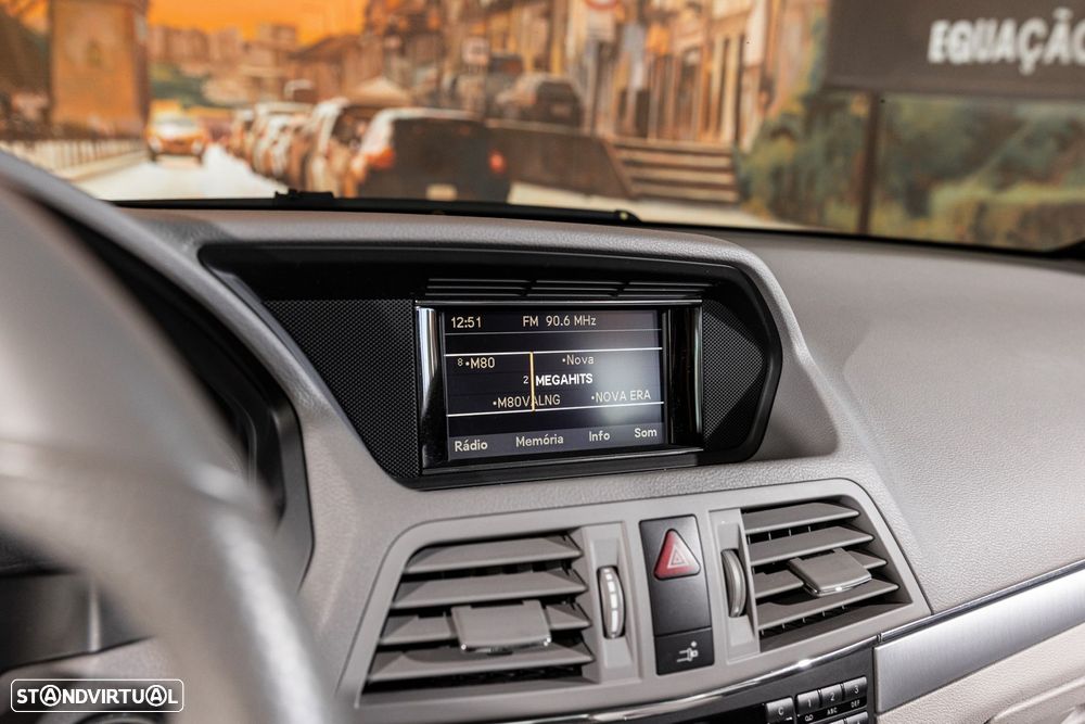 Mercedes-Benz E 220 CDi Avantgarde BlueEfficiency - 16