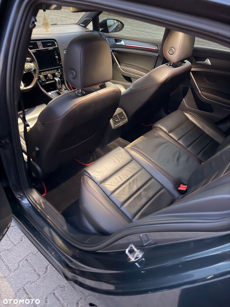 Volkswagen Golf - 8