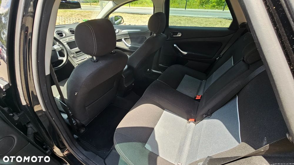 Ford Mondeo 2.0 TDCi Ghia - 8