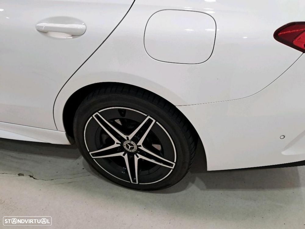 Mercedes-Benz C 300 e AMG Line - 16