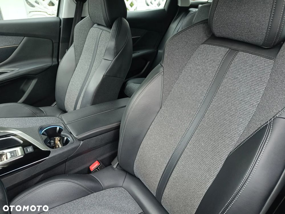 Peugeot 3008 1.5 BlueHDi Allure S&S EAT8 - 22