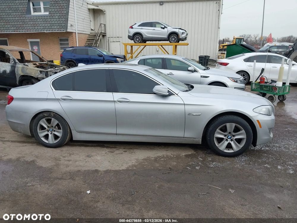 BMW Seria 5 528i xDrive - 10