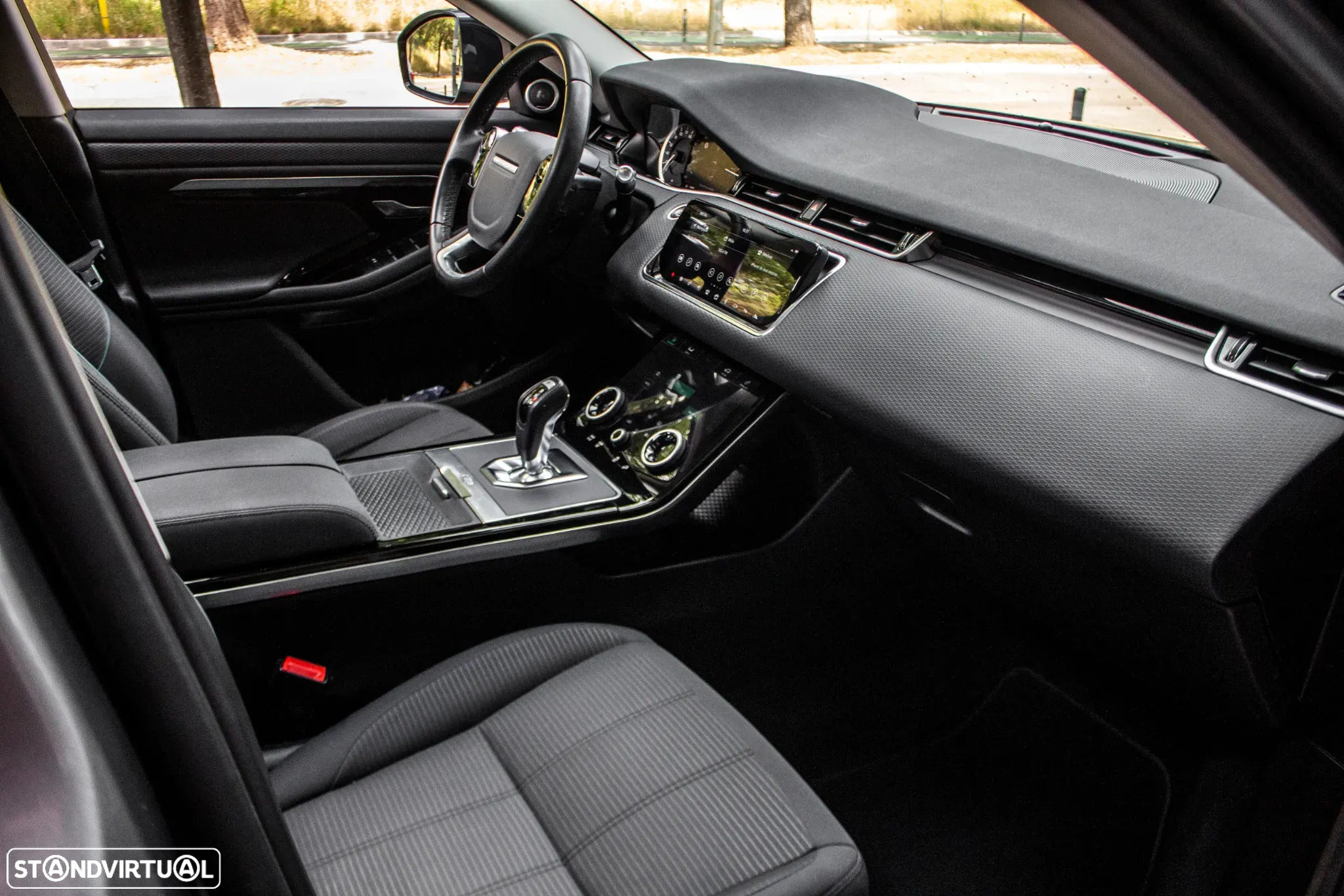 Land Rover Range Rover Evoque 2.0 D240 AWD Auto - 28
