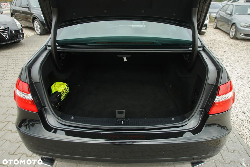 Mercedes-Benz Klasa E 350 CGI BlueEFFICIENCY 7G-TRONIC Avantgarde - 37