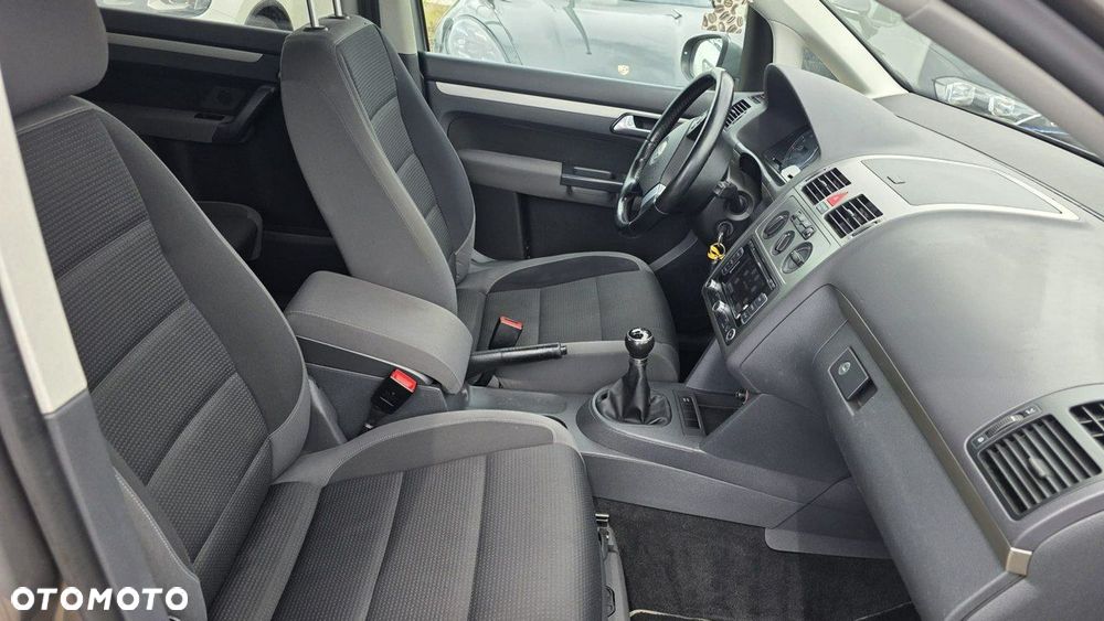 Volkswagen Touran - 18