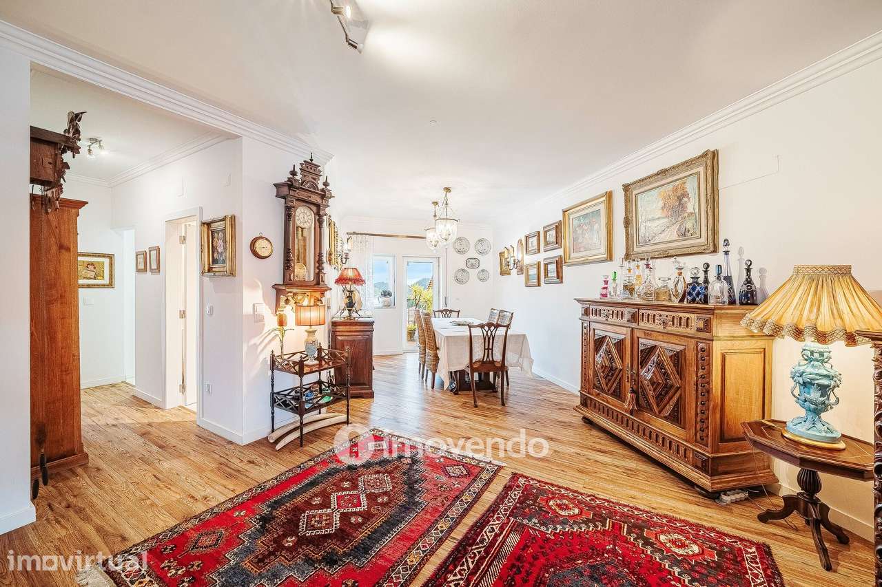 Apartamento T3 Duplex, com estacionamento, no Condomínio do Loural - Grande imagem: 2/60