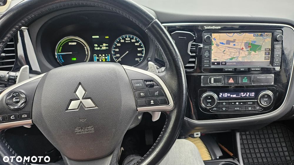 Mitsubishi Outlander 2.0 4WD Plug-In Hybrid Plus - 9